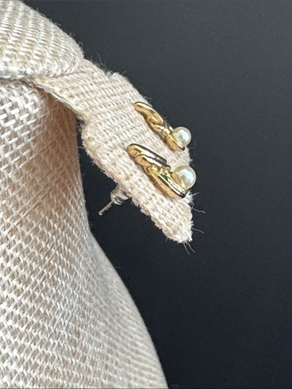 VTG Marvella Gold Tone Swirl Earrings Faux Pearl and Emerald Rhinestone Pierced - Picture 3 of 4